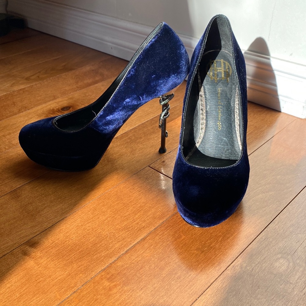 HOUSE OF HARLOW 1969 Hot Stormy Pumps